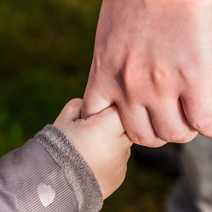Mani mamma e figlio