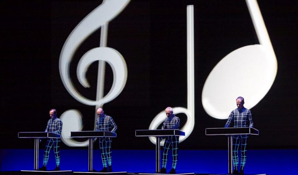 Attesa per i live dei Kraftwerk – Credit Peter Boettcher