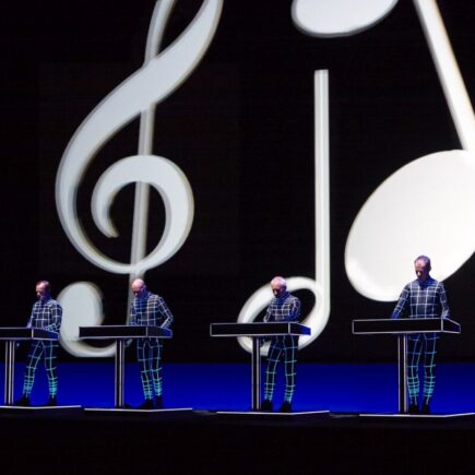 Attesa per i live dei Kraftwerk – Credit Peter Boettcher