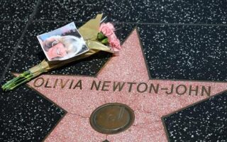 È morta Olivia Newton-John, l'artista molto amata aveva 73 anni e si è spenta nella sua villa in California