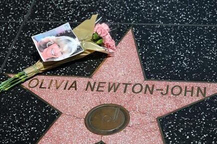 È morta Olivia Newton-John, l'artista molto amata aveva 73 anni e si è spenta nella sua villa in California