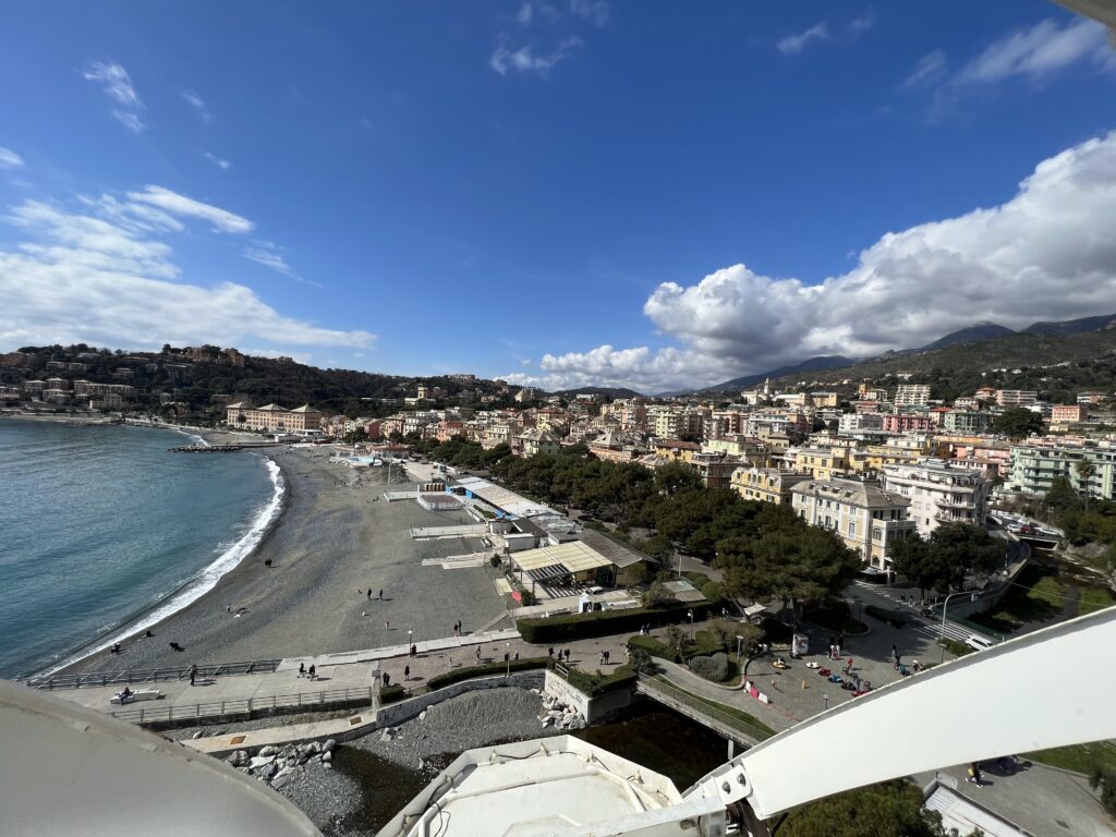 Il panorama dall'alto della Grand Roue 32-Ruota panoramica di Genova Arenzano