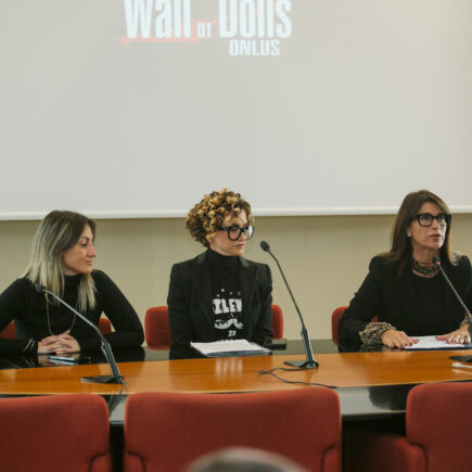 Wall of Dolls conferenza stampa 14 novembre 2023-Francesca Corso, Barbara Bavastro e Simona Ferro